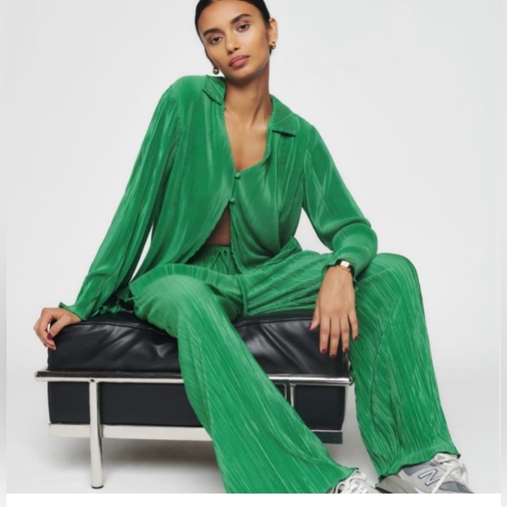 Reformation Laylin Plisse Green Oversized . Size M - Picture 6 of 14